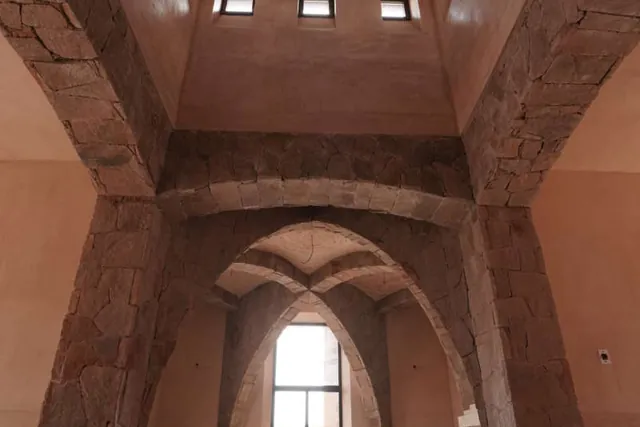 Villa des Chercheurs à Benguérir — construction en pierre pour l’UM6P / groupe OCP